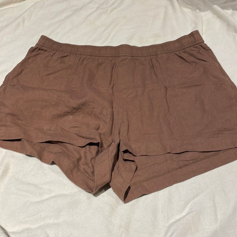 Linen women’s shorts.